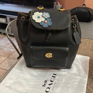 Excellent condition no scratches no odors smoke free never used dust bag include